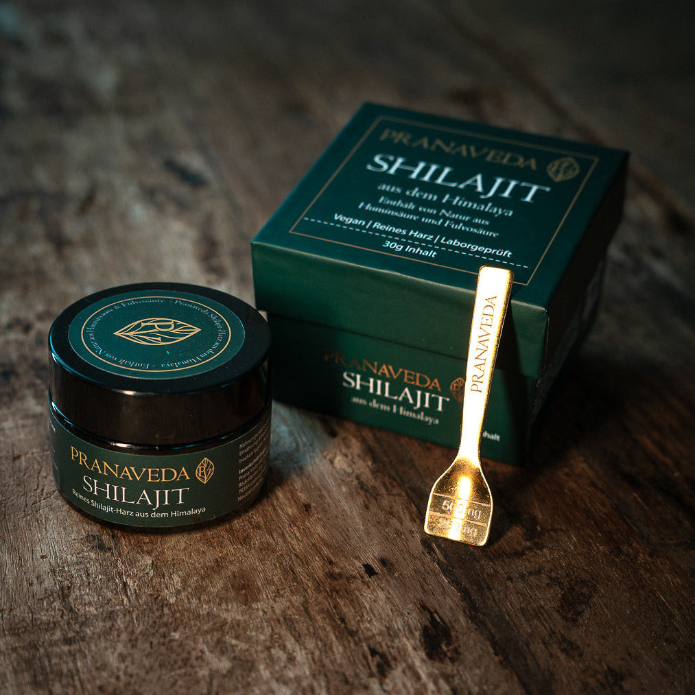 Shilajit Harz mit goldenem Löffel